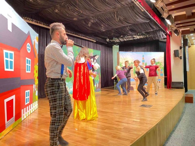 Sincan Belediyesinden Ara Tatilde Çocuklara Tiyatro Gösterileri