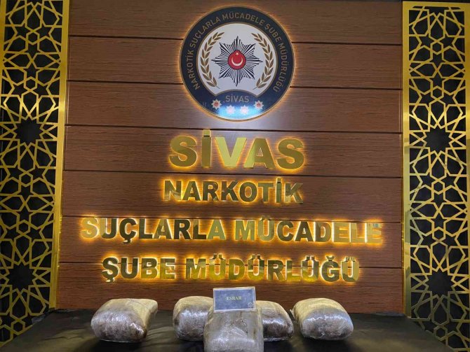 Sivas’ta 5 Kilo 600 Gram Uyuşturucu Ele Geçirildi, 2 Kişi Tutuklandı