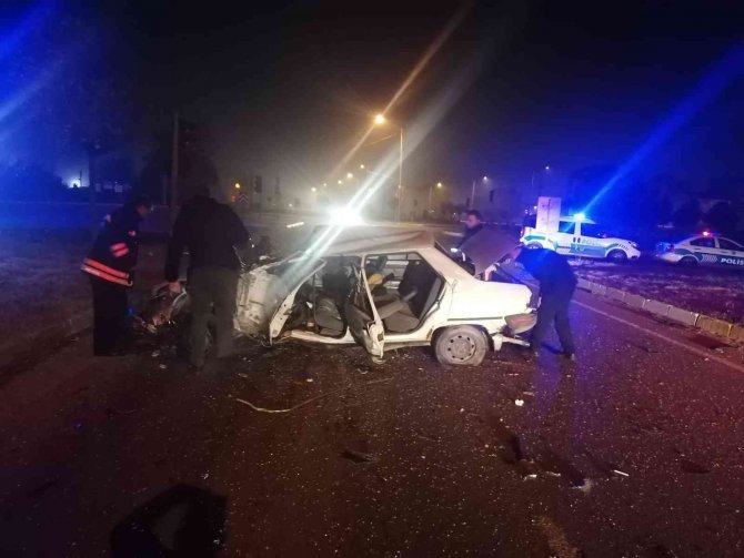 Sivas’ta Yolcu Otobüsü İle Otomobil Çarpıştı: 1 Ölü 1yaralı