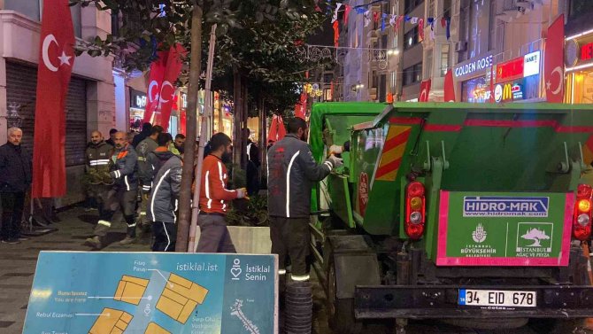 Bombalı Saldırı Sonrası Beton Saksılar İ̇stiklal Caddesi’nden Kaldırılıyor