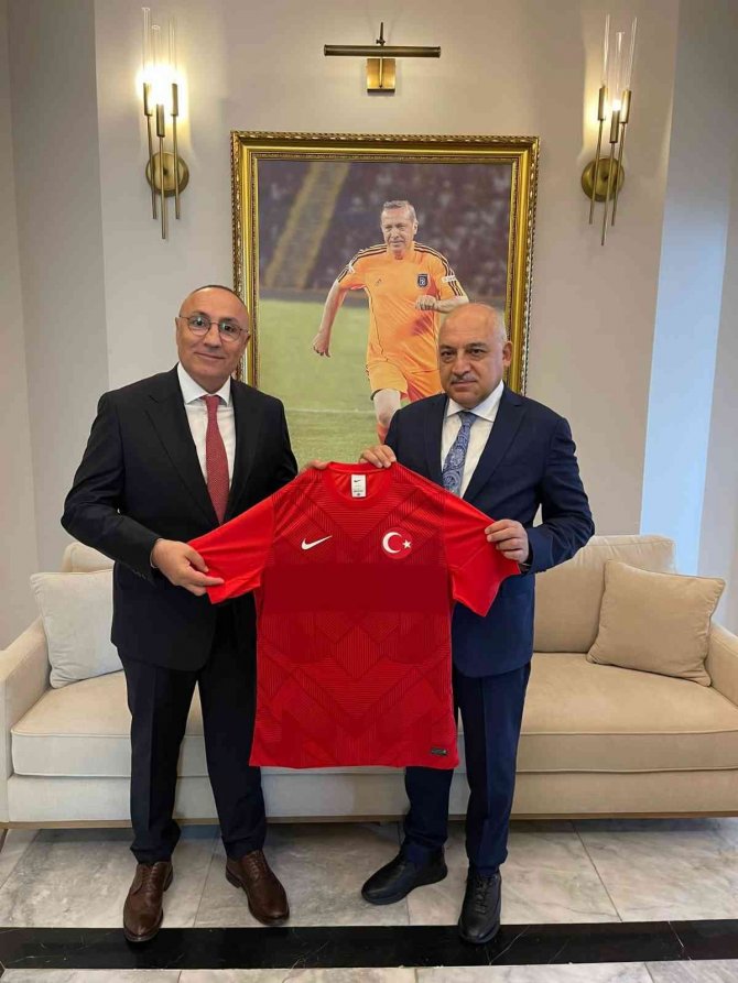 Tff Başkanı Mehmet Büyükekşi, D8 İ̇slam Ülkeleri Heyetini Ağırladı