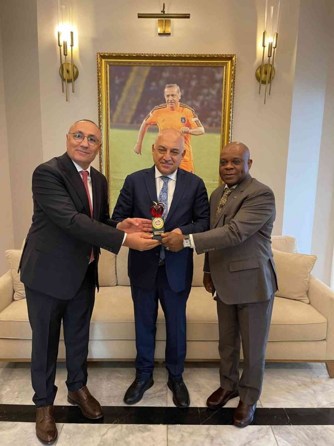 Tff Başkanı Mehmet Büyükekşi, D8 İ̇slam Ülkeleri Heyetini Ağırladı