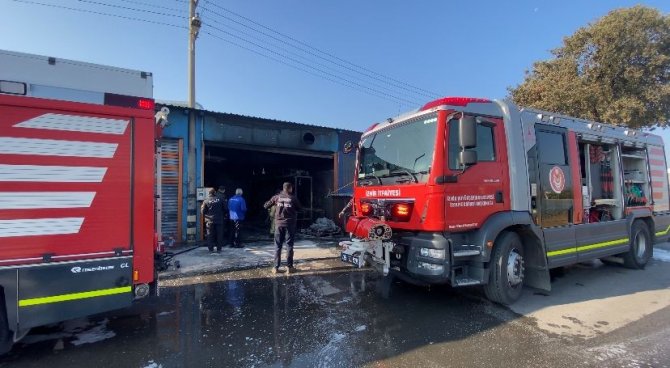 Torbalı’da Boya Atölyesindeki Yangın Korkuttu