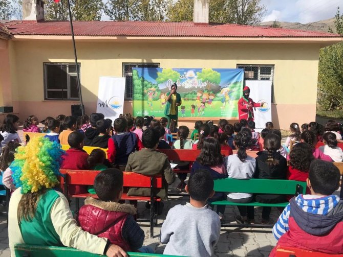 Vanlı Öğrenciler Tiyatro İle Buluşuyor