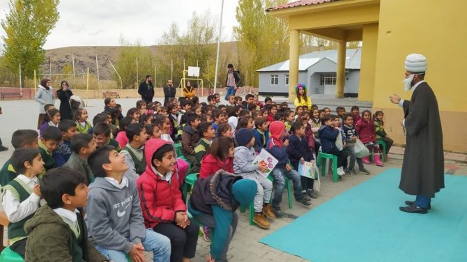 Vanlı Öğrenciler Tiyatro İle Buluşuyor