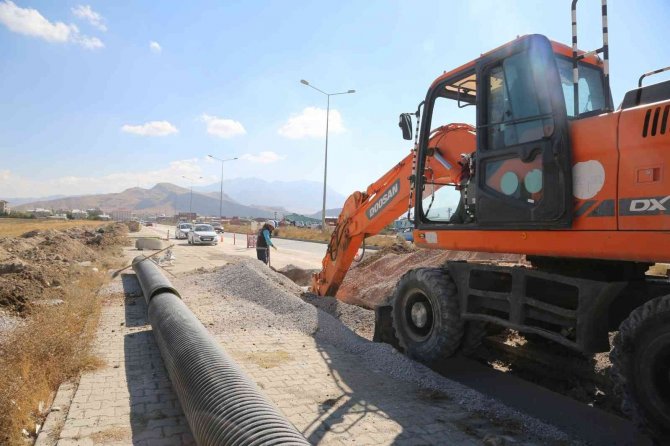 Vaski̇, Kronikleşmiş Altyapı Sorunlarını Çözmeye Devam Ediyor