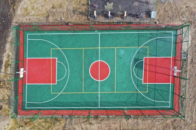 Van Büyükşehir Belediyesi’nden Mahalle Ve Okullara Spor Sahası