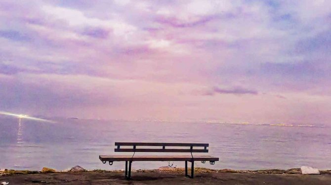 Yalova Belediyesi Doğu Sahil Bandındaki Bankları Yenilendi