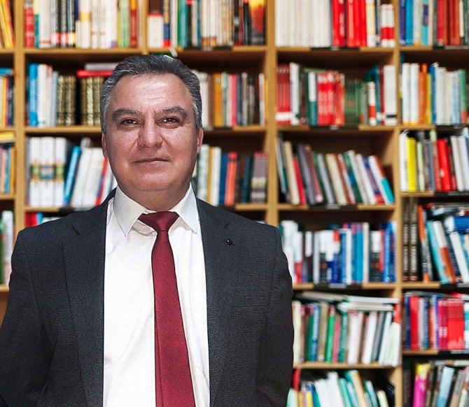 Yazar Ali Ünlü’den İki Yeni Kitap