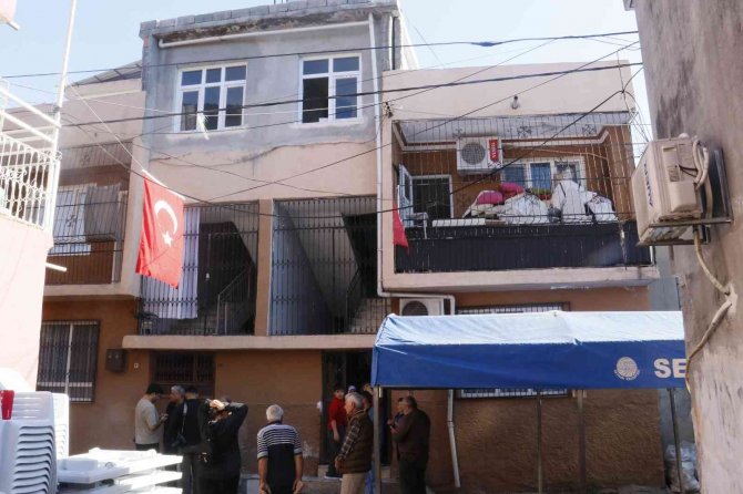 Kızıyla Teröre Kurban Giden Babanın Taziye Evinde Teröre Lanet