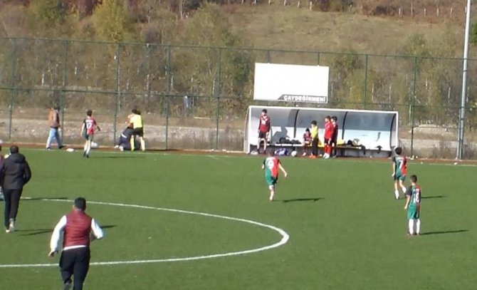 Yumruk Yumruğa Kavga Eden Antrenörleri Futbolcular Ayırdı