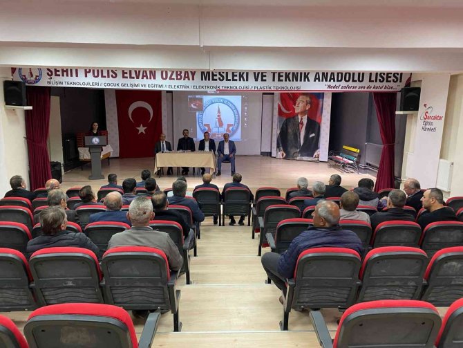 Altıntaş’ta Muhtarlara Teşekkür Plaketi