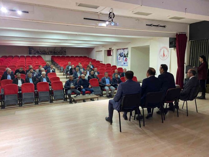 Altıntaş’ta Muhtarlara Teşekkür Plaketi