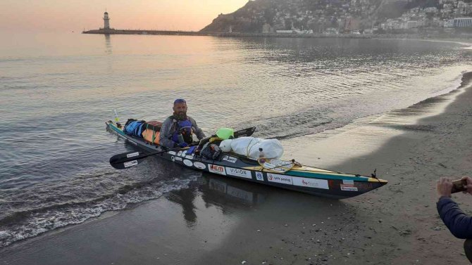 Kanosuyla Bir İlke İmza Attı Dört Denizi Kürek Çekerek Geçti