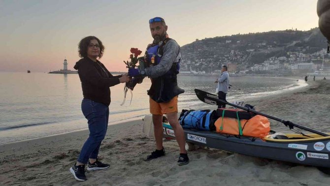Kanosuyla Bir İlke İmza Attı Dört Denizi Kürek Çekerek Geçti