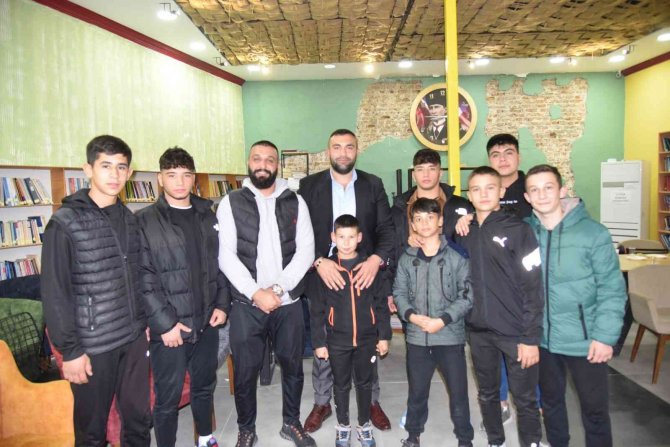 Boksör Ali Eren Demirezen, Sındırgı’ya Konuk Oldu