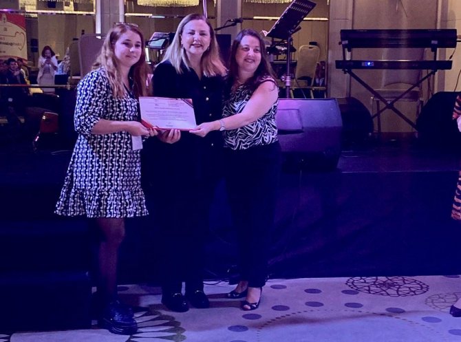 Uluslararası Kongre’de “En İ̇yi Sözel Bildiri Ödülü” Barü’ye Verildi