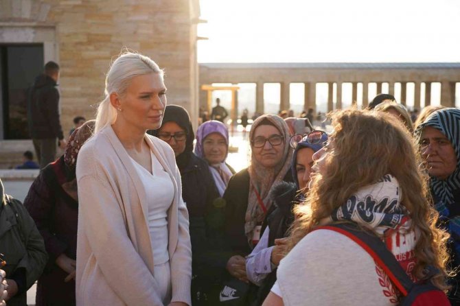 Bilecikli Kadınlar Anıtkabir’i Ziyaret Etti