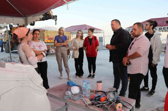 Taş Heykel Sempozyumu Yoğun İlgi Görüyor