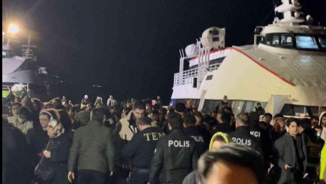 Feribotu Kaçırdı,bomba İhbarı Yaptı Ortalığı Ayağa Kaldırdı