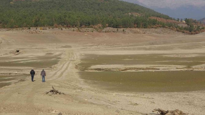 Bursa’da Kuraklık Alarmı....tamamen Kurudu, Havadan Böyle Görüntülendi