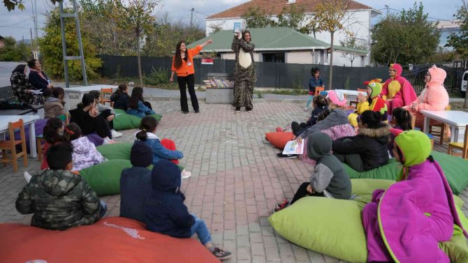 Büyükçekmeceli Miniklere Kitap Sevgisi Aşılanıyor