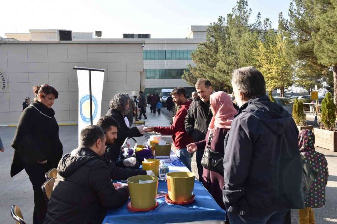 Diyarbakır’da Farklı Noktalarda Ücretsiz Kan Şeker Ölçümü Yapıldı