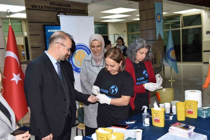 Diyarbakır’da Farklı Noktalarda Ücretsiz Kan Şeker Ölçümü Yapıldı