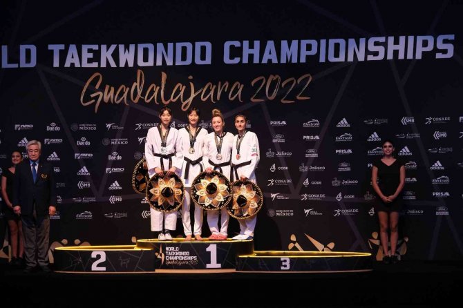 Hatice Kübra İ̇lgün Dünya Üçüncüsü!