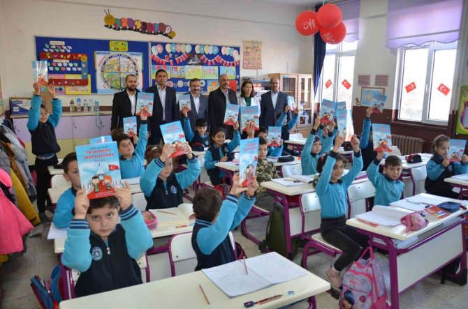 Emet Belediyesi’nden Çocuklara Anlamlı Hediye