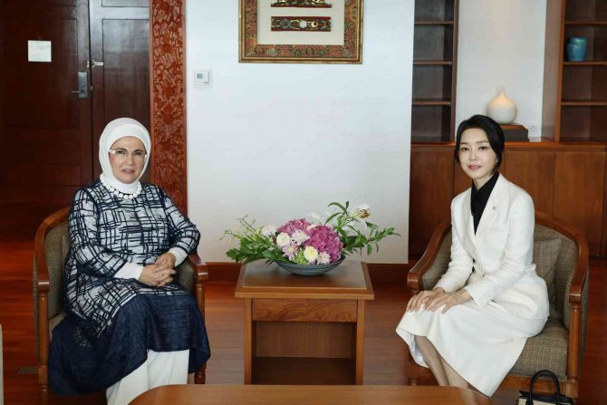 Emine Erdoğan, Endonezya’da G20 Liderlerinin Eşleriyle Bir Araya Geldi