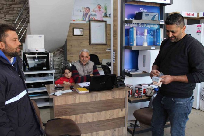 Aydın’da Gazete Dağıtıcısından “İnsanlık Ölmemiş” Dedirten Hareket