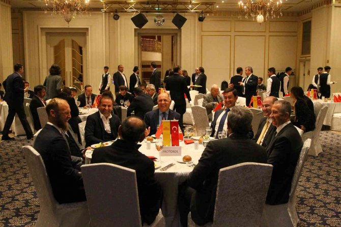 Dursun Özbek’ten Semih Kaya’ya Antrenörlük Desteği