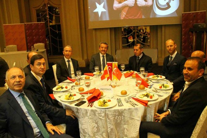 Dursun Özbek’ten Semih Kaya’ya Antrenörlük Desteği