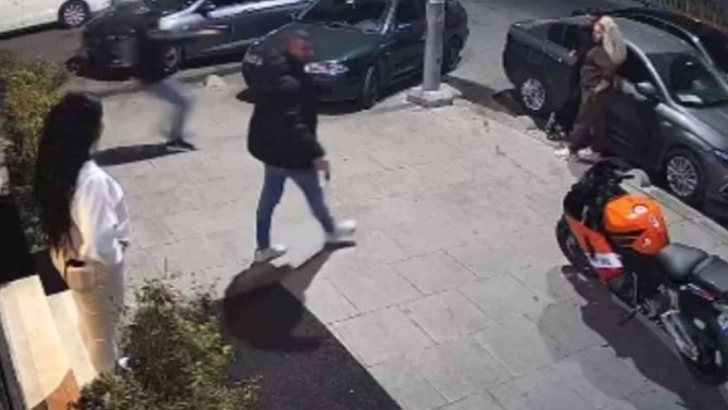 Sultangazi’de Silahlı Saldırı Kamerada: 1 Ağır Yaralı