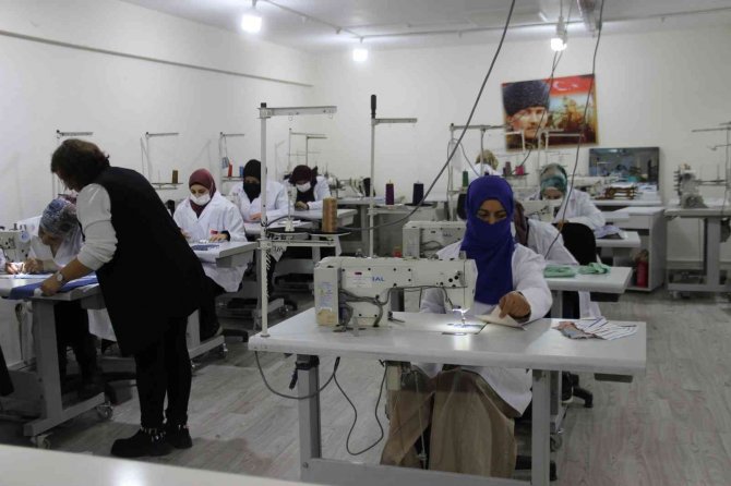 Mimar Kemalettin Caddesi “Eleman Arıyor”