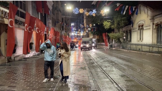 İ̇stiklal Caddesi Araç Ve Yaya Trafiğine Açıldı
