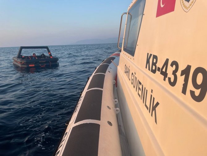 İ̇zmir’de 18 Göçmen Kurtarıldı