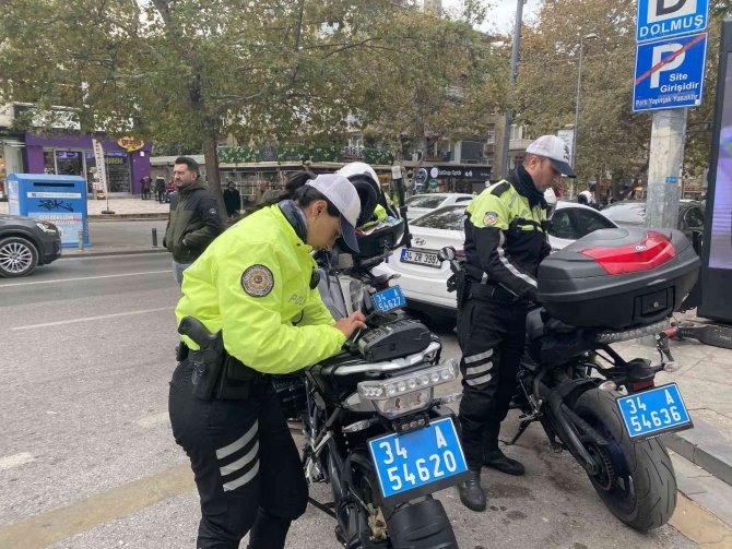 Kadıköy’de Elektrikli Scooter Denetiminde Sürücülere Ceza Yağdı