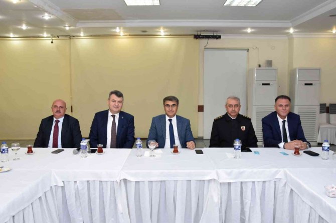 Vali Gürel’den Emniyet Personellerine Başarı Belgesi