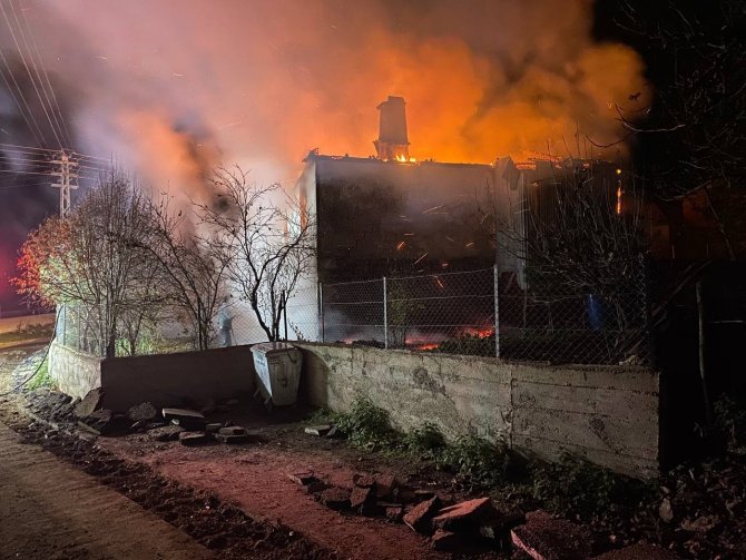 2 Katlı Ev Alevlere Teslim Oldu