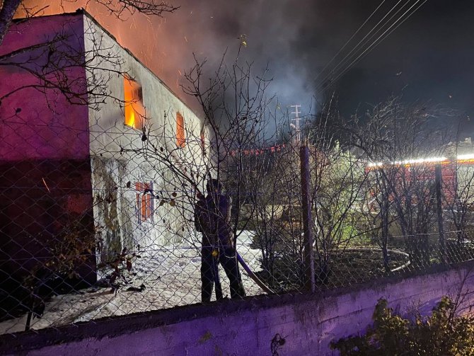 2 Katlı Ev Alevlere Teslim Oldu
