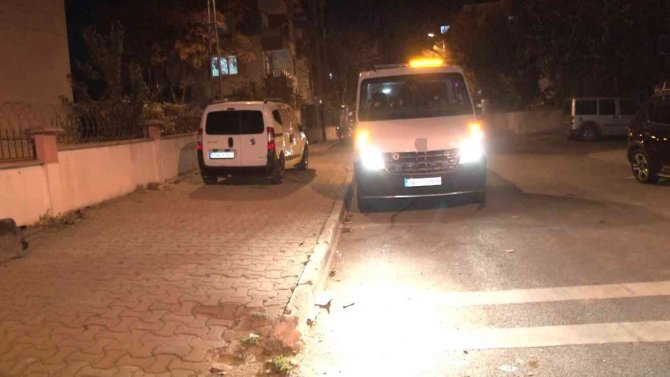 Kartal’da Sokağa Süratli Giren Minibüs Ortalığı Savaş Alanına Çevirdi
