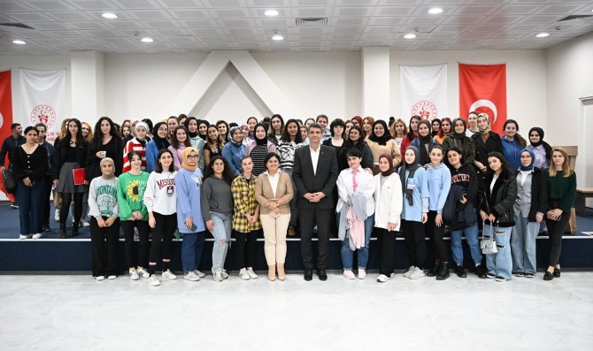 Başkan Kocaman’dan Gençlere: "İ̇lçemizin Daha İleriye Gitmesi Sizlerin Sayesinde Olacaktır"