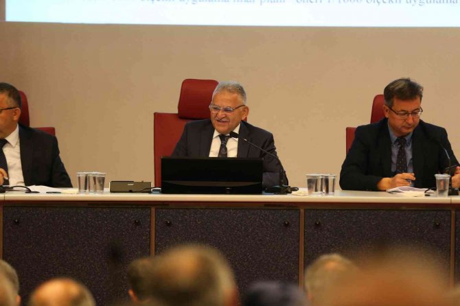 Başkan Büyükkılıç’tan ’Togg’ Jesti