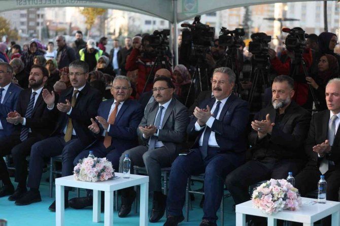 Melikgazi Belediyesi Bir Mahalleye Daha Akıl Küpü Kütüphanesi Kazandırdı