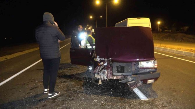 Kırıkkale’de İki Otomobil Çarpıştı: 4 Yaralı