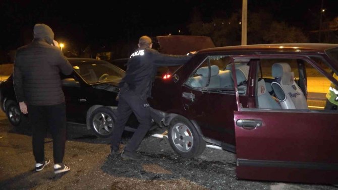 Kırıkkale’de İki Otomobil Çarpıştı: 4 Yaralı