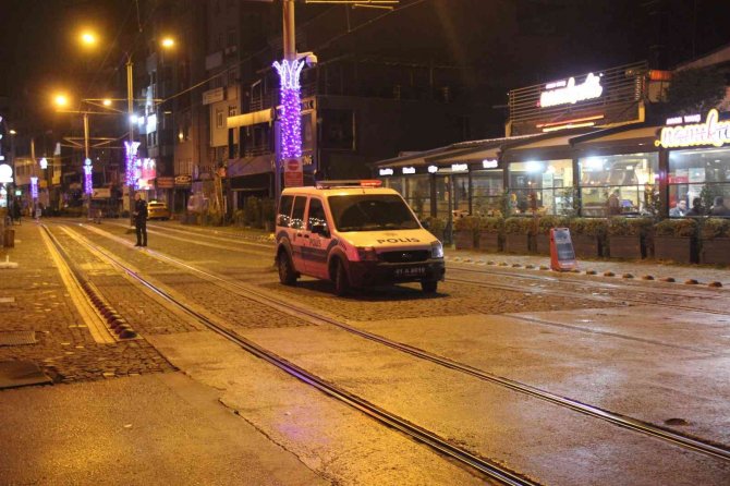 Kent Merkezinde Bıçaklı Kavga: 2 Yaralı