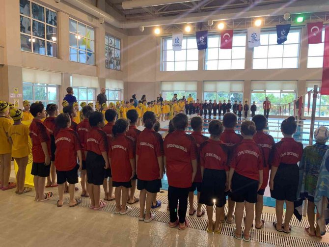 Minik Yüzücülerden Büyük Başarı